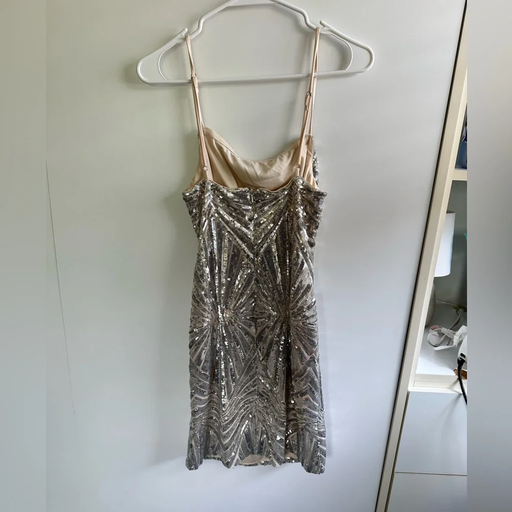 Lulu’s Lost in Your Eyes Silver Sequin Bodycon Mini Dress - Size L - Picture 2 of 4
